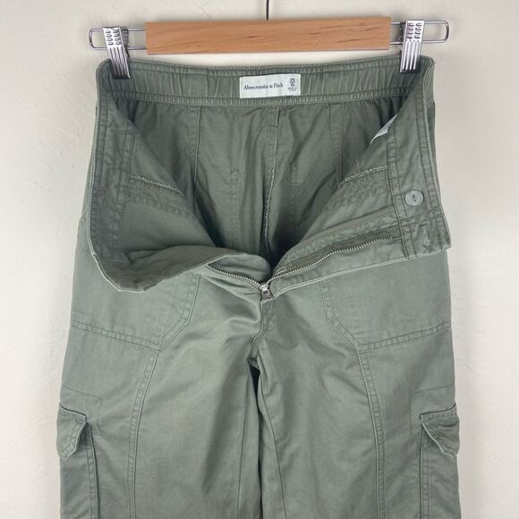 Abercrombie & Fitch Curve Love Relaxed Cargo Pant - Army Green - Picture 8 of 8